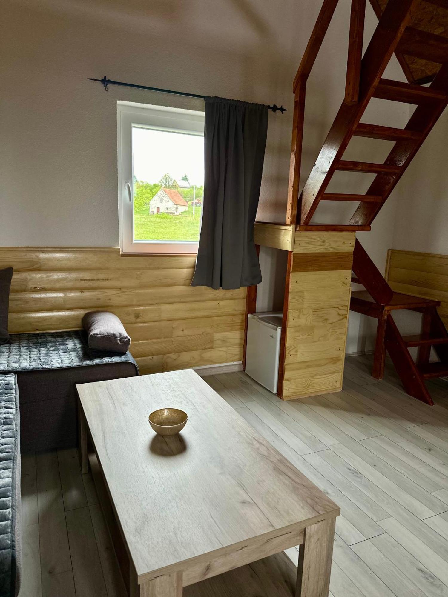 Rural Resort Tron ปลูชิเน ภายนอก รูปภาพ