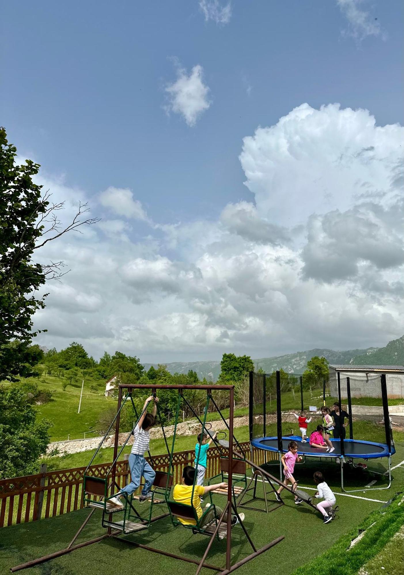 Rural Resort Tron ปลูชิเน ภายนอก รูปภาพ